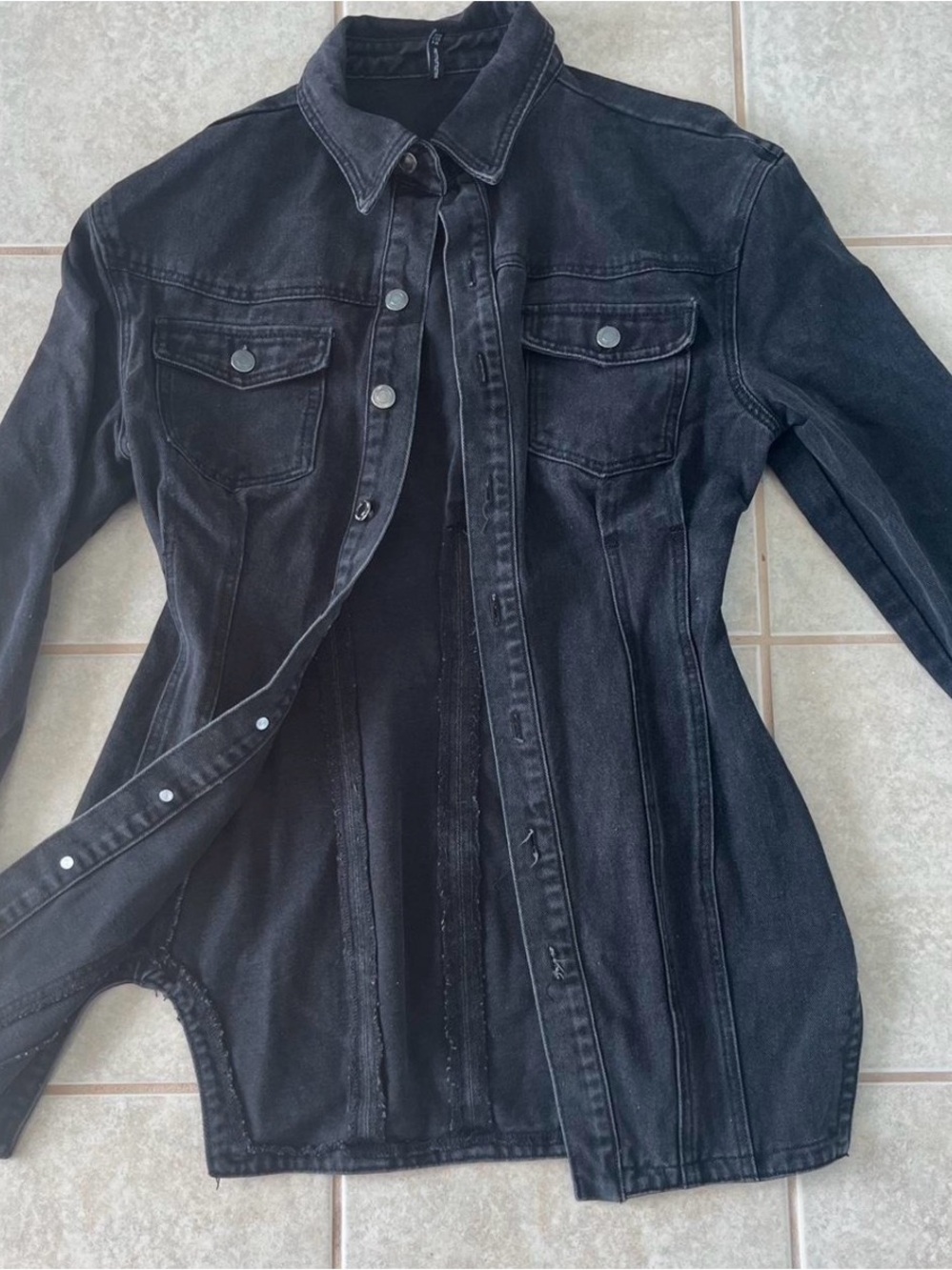 PrettyLittleThing Black Fitted Denim Jacket